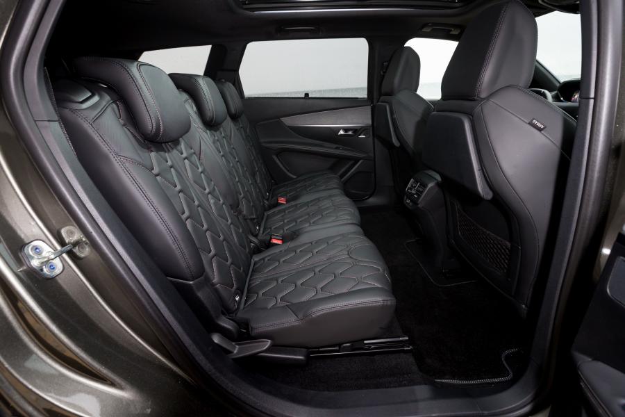Интерьер Peugeot 5008 GT 2016 года  (WW) (фото 12 из 27)